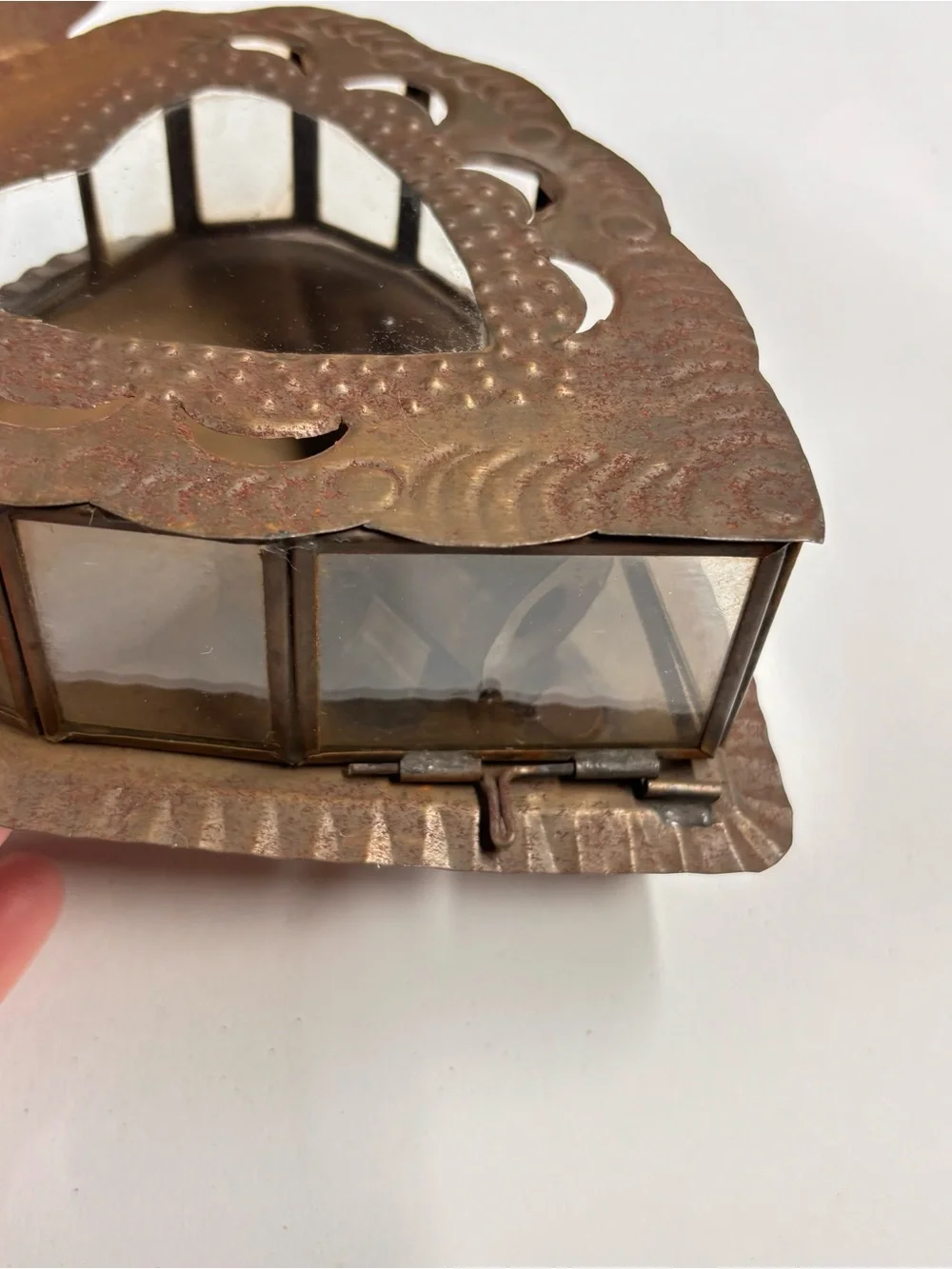 Heart-Shaped Rustic Metal Wall candle Holder in Brown Tin
